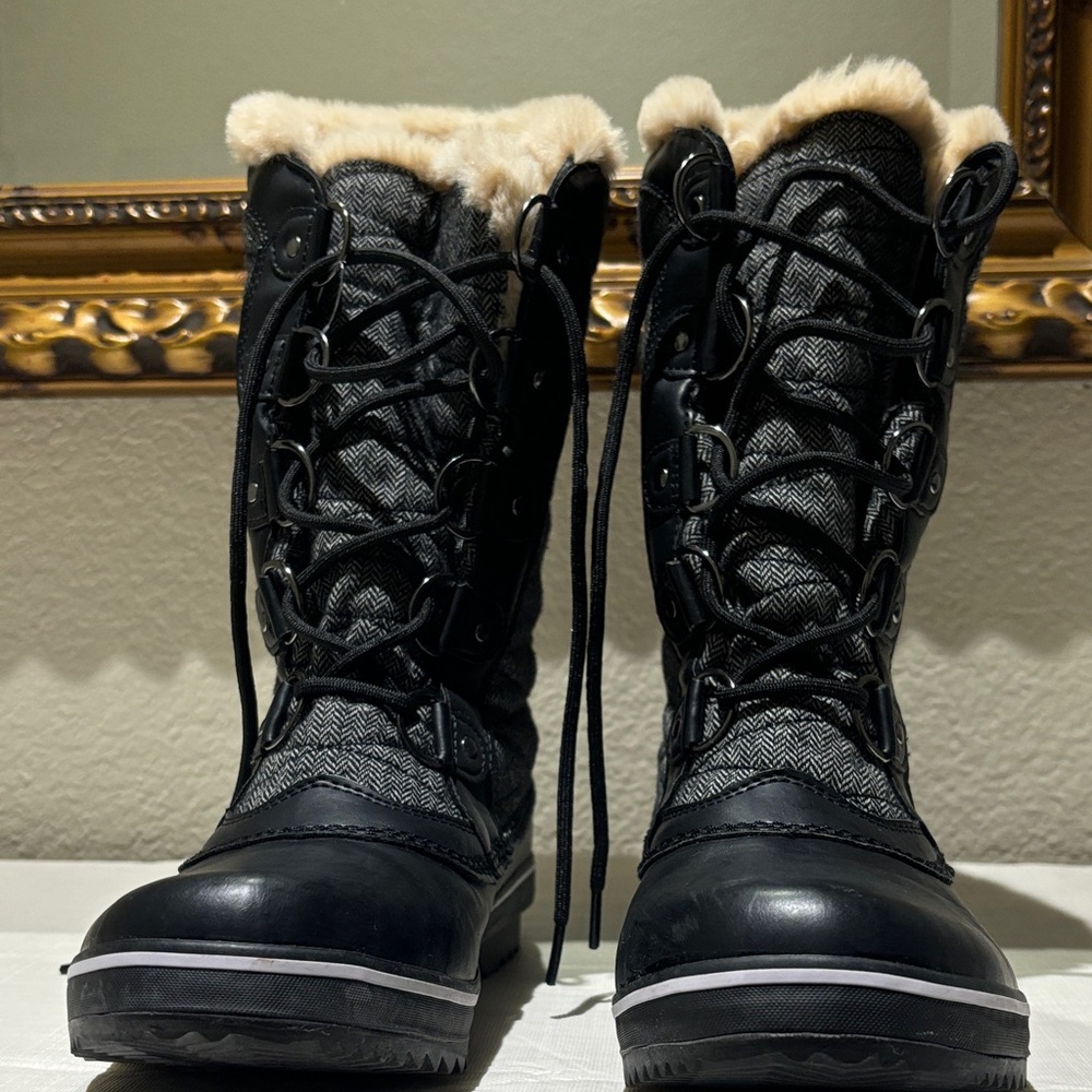 JBU Black and Cream Winter Boots